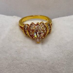 Vintage Avon Marquise CZ Gold Tone Statement Ring Size 7-8